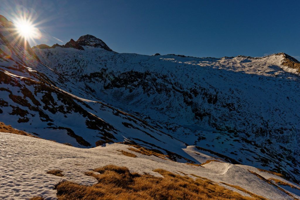 Arouech et Milouga gelés sous le Mont Valier