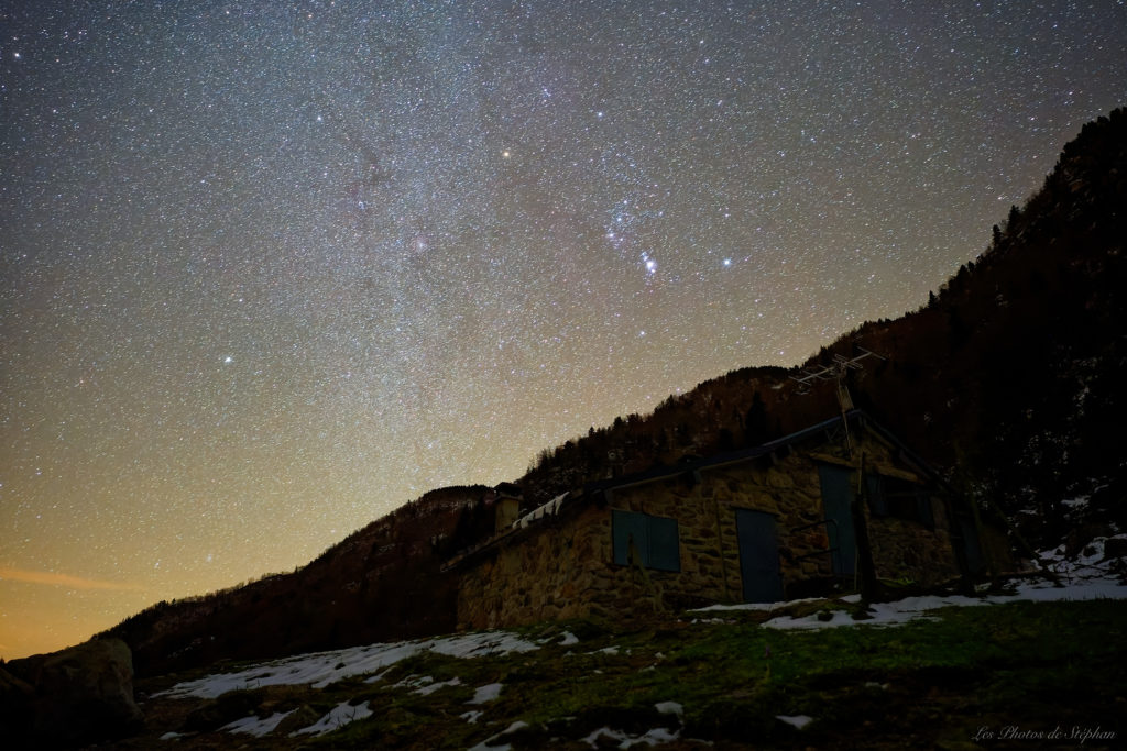 La cabane des Ludines sous les étoiles