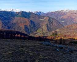 Montée par le GR10 avec en bas, Gestiès, Siguer, Lercoul Montée par le GR10 avec en bas, Gestiès, Siguer, Lercoul
